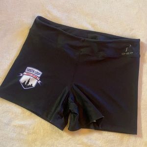 Black mid rise booty short size M